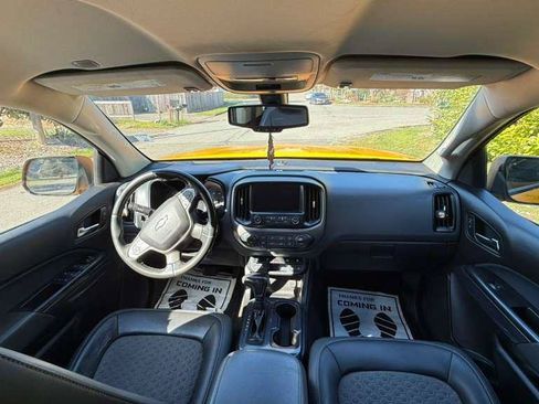 Used 2018 Chevrolet Colorado Z71 AWD/4WD image 2