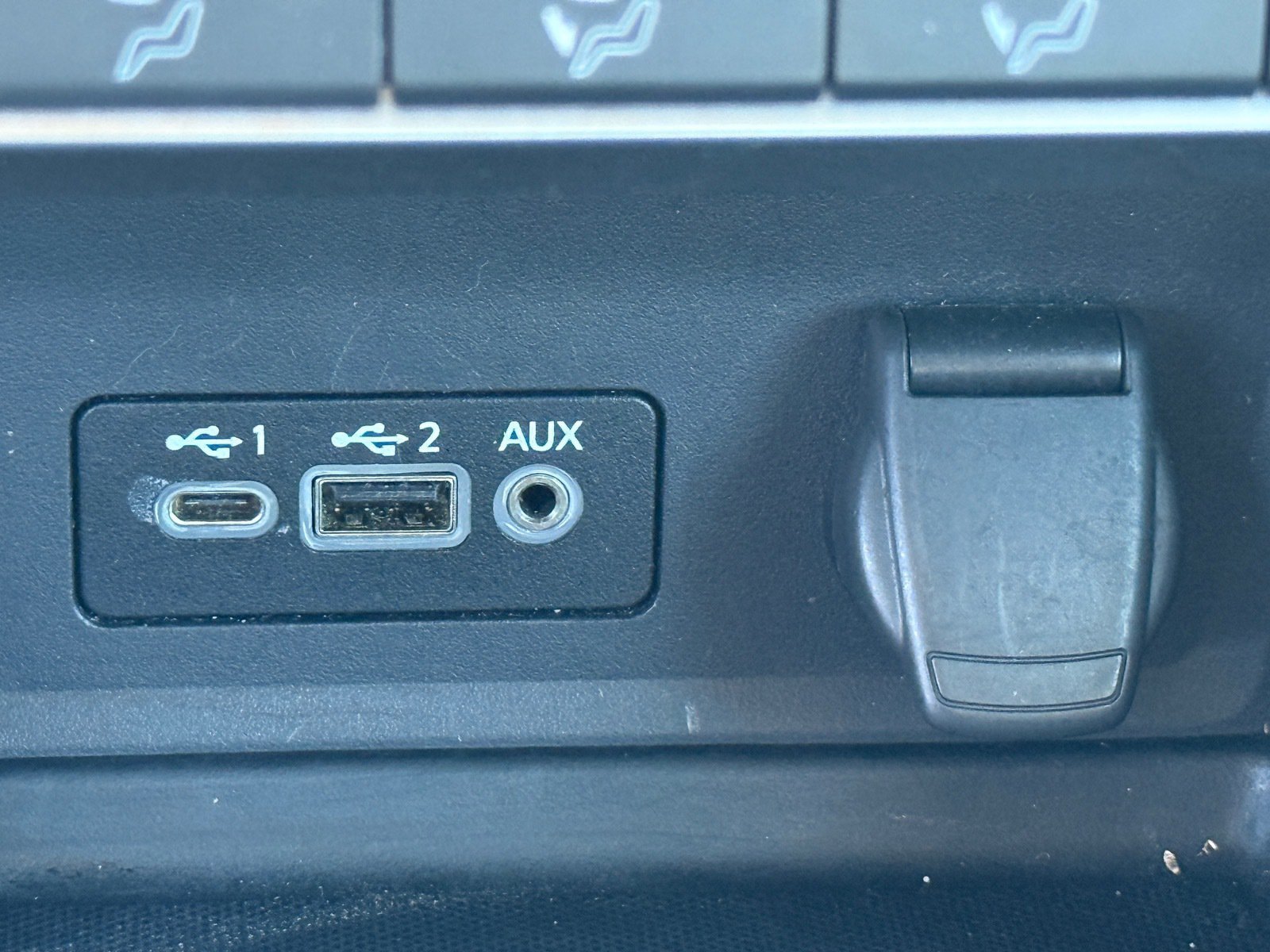 Used 2025 Nissan Sentra SV FWD image 29