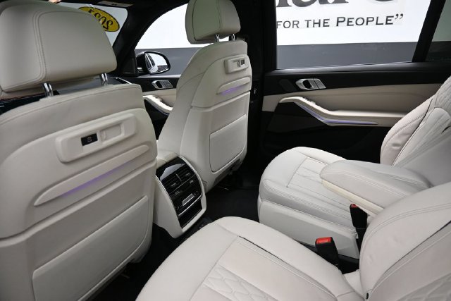 Used 2021 BMW X7 xDrive40i w/ M Sport Package AWD/4WD image 25