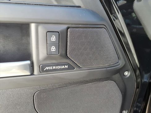 Used 2025 Land Rover Defender 110 S image 16