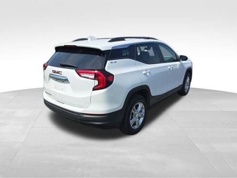 Used 2024 GMC Terrain SLE w/ Driver Convenience Package FWD image 10