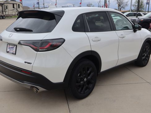 Used 2025 Honda HR-V Sport image 5