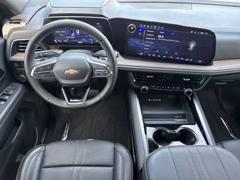Used 2025 Chevrolet Tahoe High Country AWD/4WD image 18