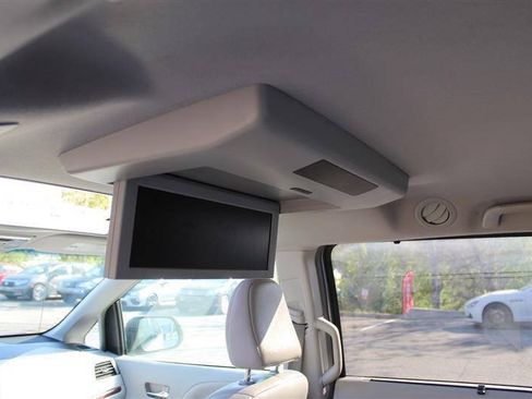 Used 2013 Toyota Sienna XLE w/ Entertainment Pkg FWD image 27