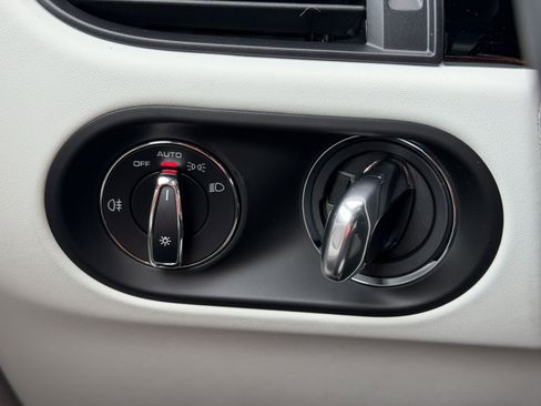 New 2026 Porsche Macan image 32