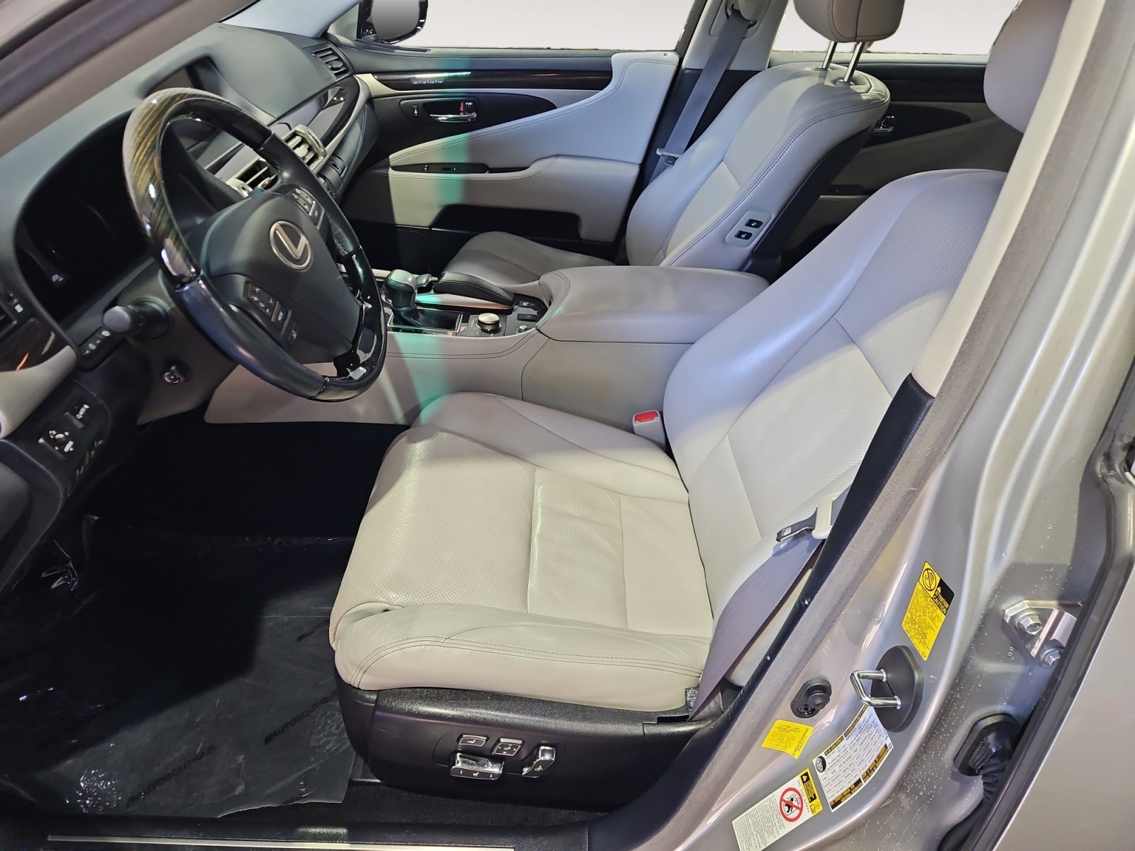 Used 2014 Lexus LS 460 w/ Comfort Package RWD image 10