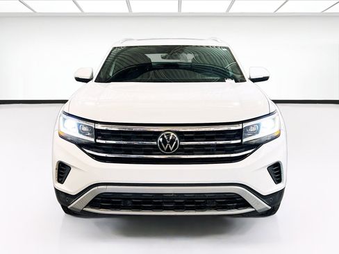 Used 2021 Volkswagen Atlas Cross Sport SE w/ Panoramic Sunroof Package image 2