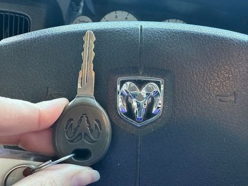 Used 2005 Dodge Ram 1500 Truck SLT image 23