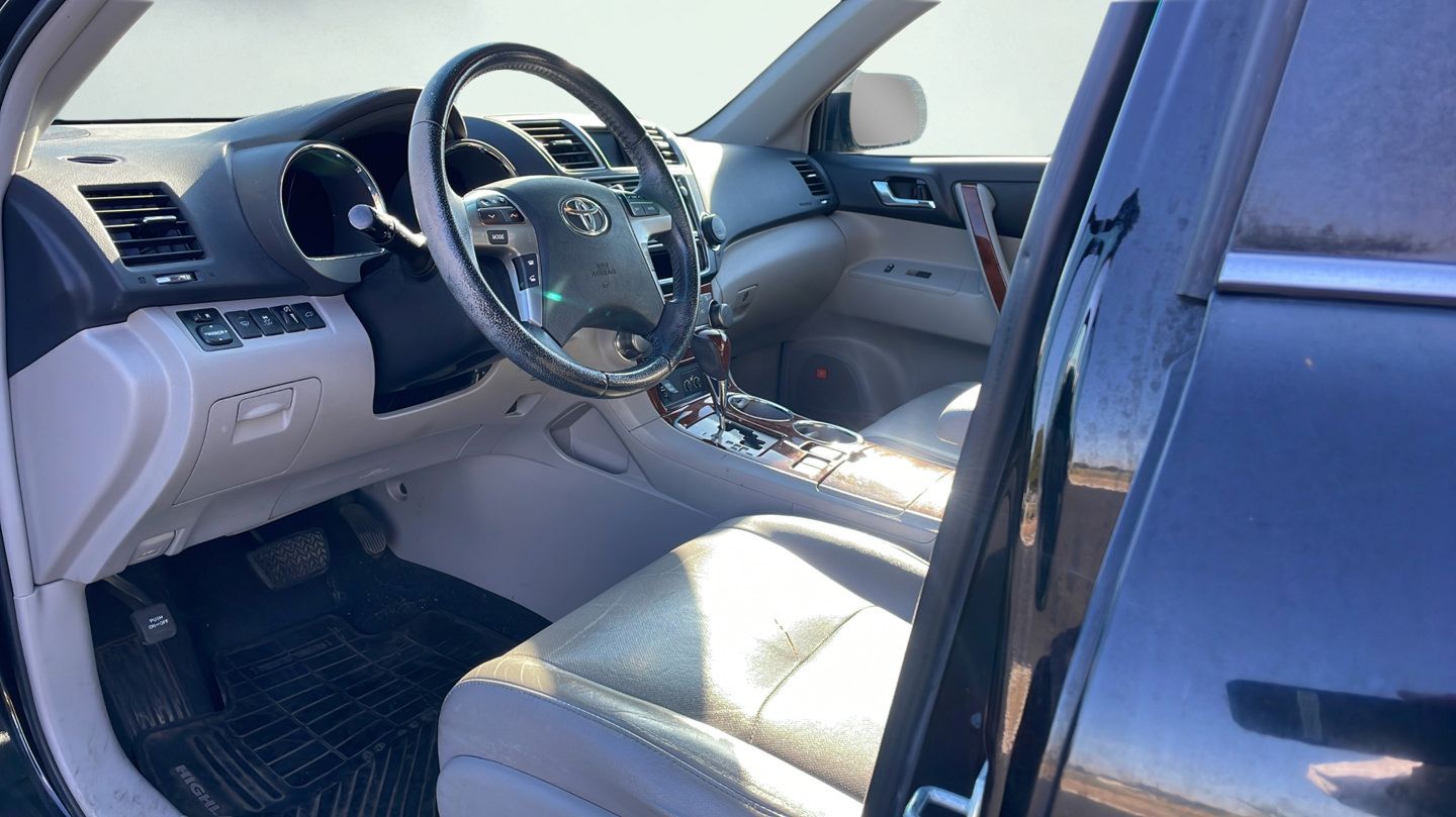 Used 2013 Toyota Highlander Limited AWD/4WD image 9