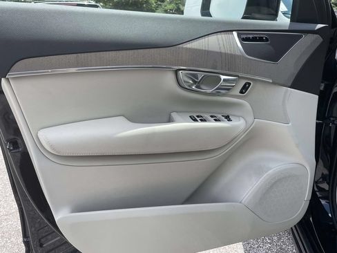 Used 2025 Volvo XC90 B5 Plus w/ Protection Package Premier AWD/4WD image 17