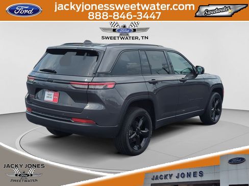 Used 2023 Jeep Grand Cherokee Altitude AWD/4WD image 5