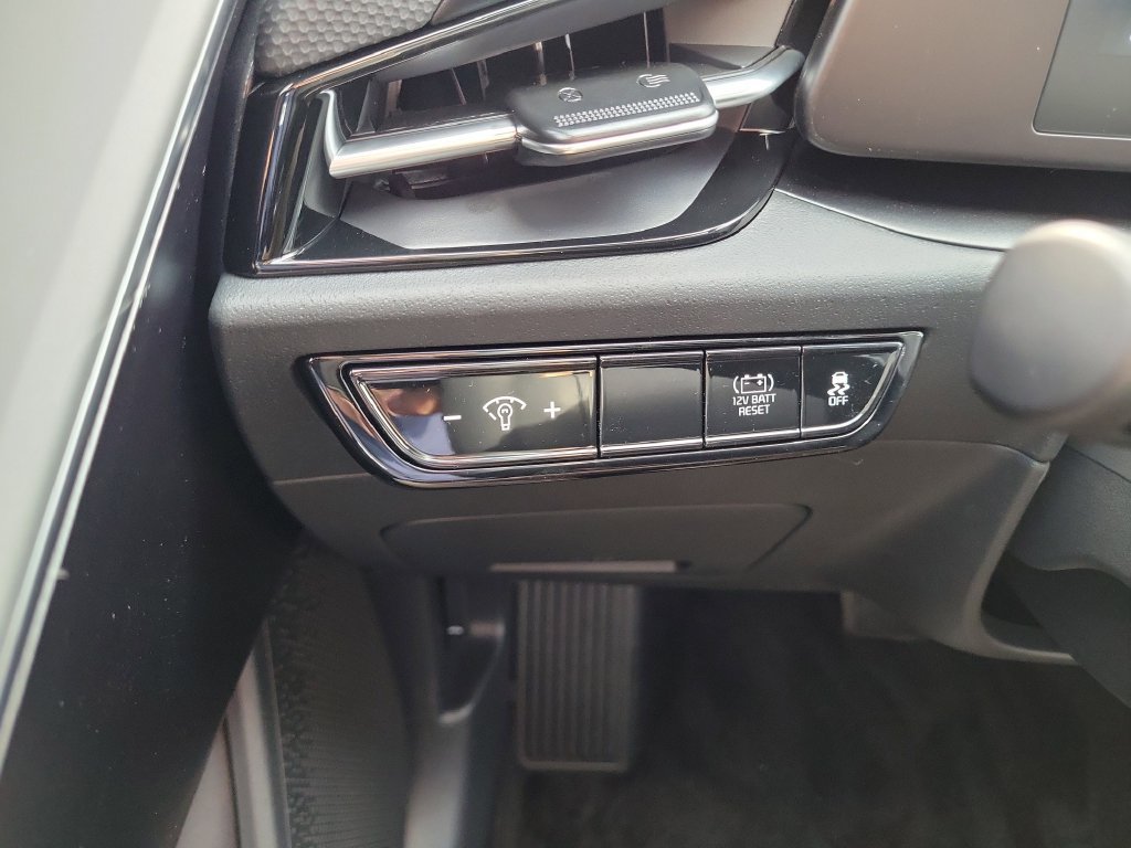 New 2026 Kia Niro LX FWD image 24