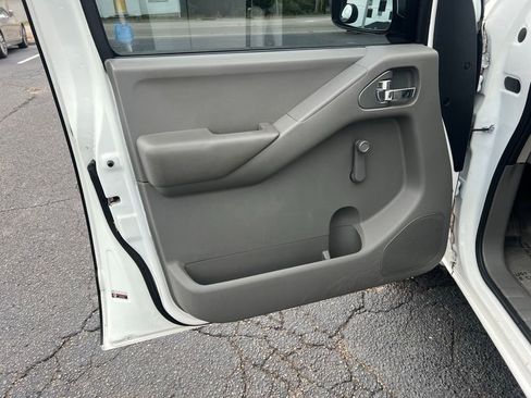 Used 2013 Nissan Frontier S w/ S Preferred Pkg RWD image 18