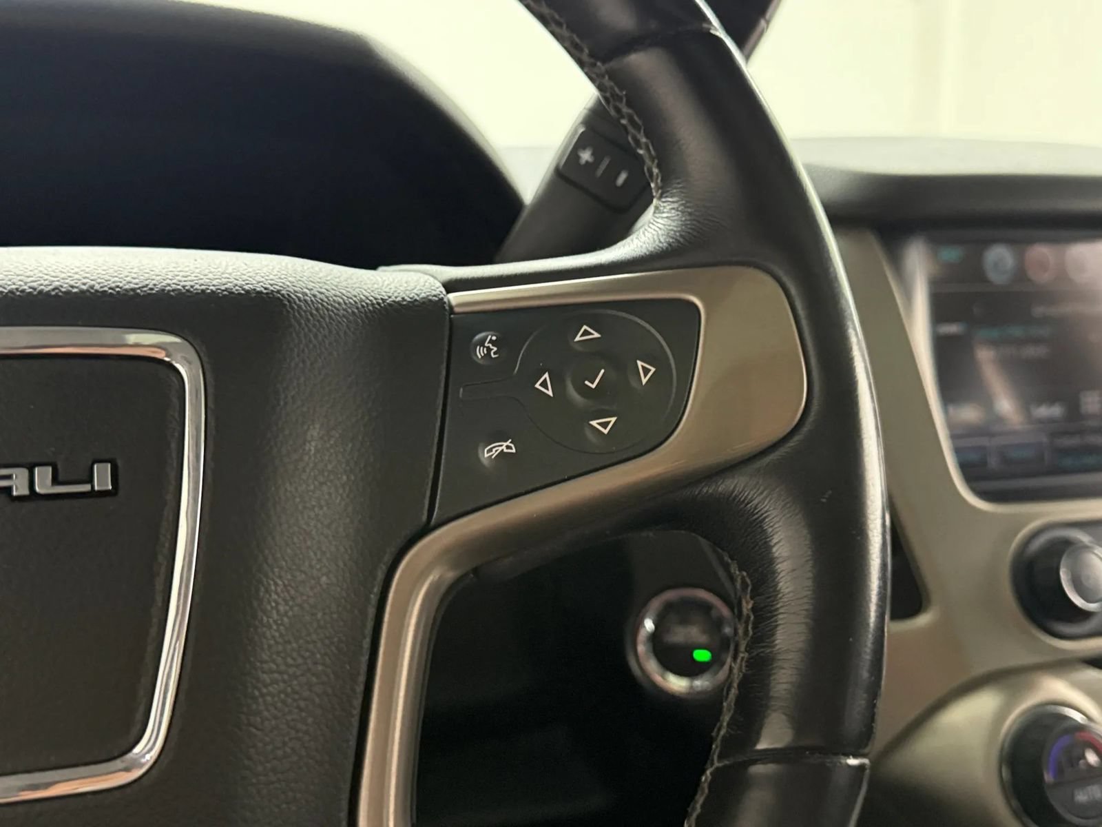 Used 2018 GMC Yukon Denali w/ Open Road Package RWD image 26
