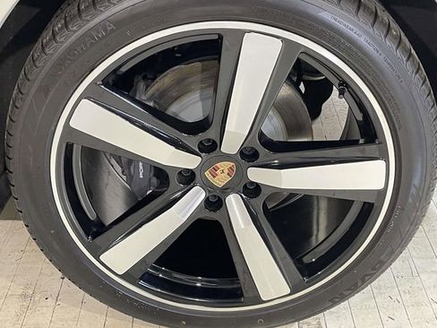 Certified 2025 Porsche Cayenne w/ Premium Package Plus image 14