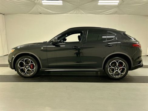Used 2023 Alfa Romeo Stelvio Ti image 6