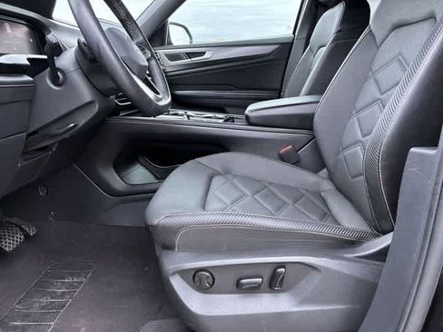 Used 2024 Volkswagen Atlas Cross Sport SE FWD image 20