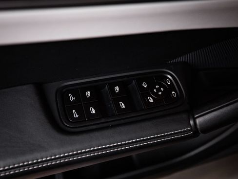 Certified 2024 Porsche Cayenne Coupe AWD/4WD image 22