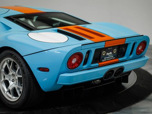 Used 2006 Ford GT image 32