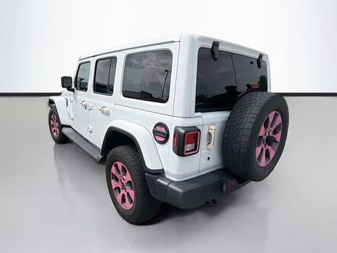Used 2018 Jeep Wrangler Unlimited Sahara AWD/4WD image 6