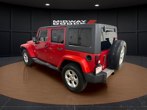 Used 2014 Jeep Wrangler Unlimited Sahara w/ Connectivity Group AWD/4WD image 3
