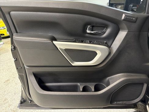 Used 2018 Nissan Titan SL w/ Chrome Package image 22