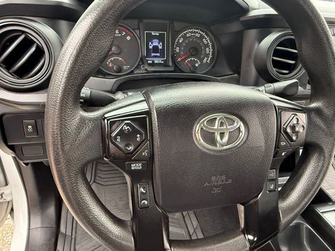 Used 2022 Toyota Tacoma SR RWD image 18