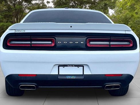 Used 2019 Dodge Challenger SXT RWD image 4