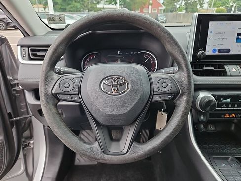 Used 2023 Toyota RAV4 LE AWD/4WD image 19
