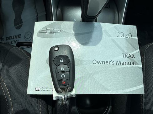 Used 2020 Chevrolet Trax LT FWD image 23