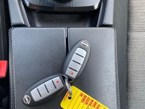 Used 2022 Nissan Rogue SV image 19