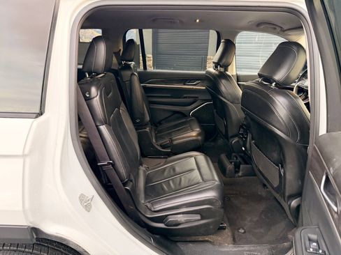 Used 2022 Jeep Grand Cherokee L Limited image 11