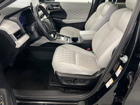 Used 2024 Mitsubishi Outlander 4WD Plug-In Hybrid image 17