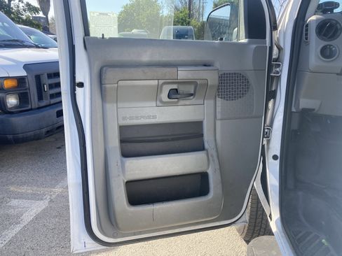Used 2014 Ford E-250 and Econoline 250 Commercial w/ Power Group image 16
