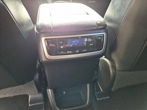 Used 2015 Toyota Highlander Limited FWD image 17