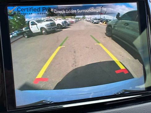 Used 2024 Chrysler Pacifica Touring-L FWD image 21