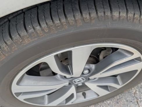 Used 2024 Honda Odyssey Touring image 2