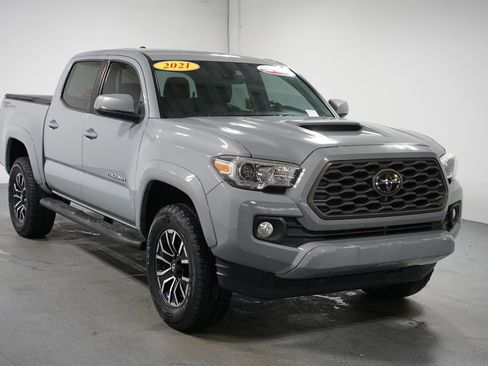 Used 2021 Toyota Tacoma TRD Sport image 3