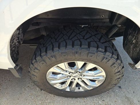 Used 2024 Ford F150 Lariat w/ FX4 Off-Road Package image 3