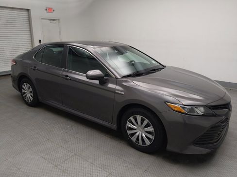 Used 2018 Toyota Camry LE image 11