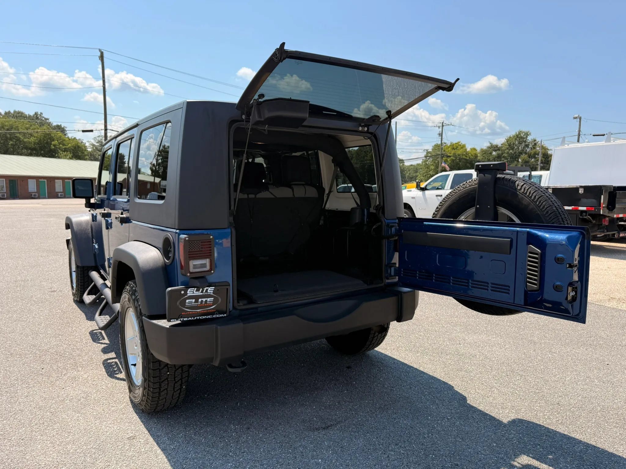 Used 2010 Jeep Wrangler Unlimited Sport AWD/4WD image 12