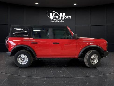Used 2023 Ford Bronco 4-Door AWD/4WD image 2