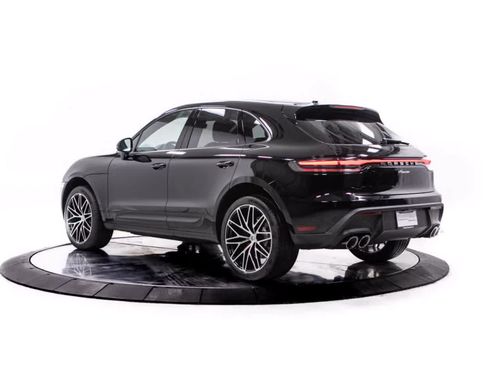 Certified 2026 Porsche Macan AWD/4WD image 3