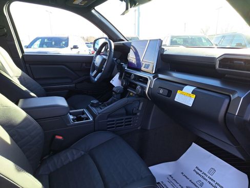 New 2025 Toyota 4Runner TRD Off-Road Premium image 32