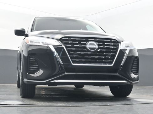 Certified 2025 Nissan Kicks Play S image 21