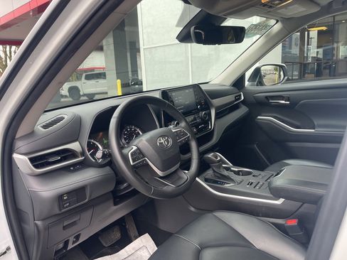 Used 2022 Toyota Highlander XLE image 54