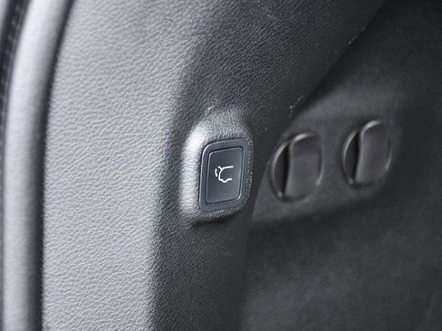 Used 2019 Jeep Cherokee Limited AWD/4WD image 34
