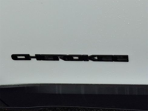 Used 2023 Jeep Cherokee Altitude Lux w/ Lux Elite Package image 32