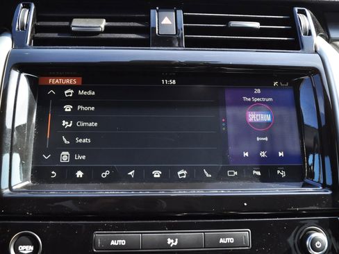 Used 2019 Land Rover Discovery HSE image 15