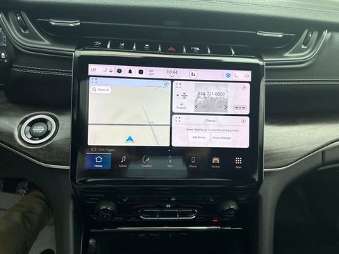 Used 2023 Jeep Grand Cherokee L Limited w/ Black Appearance Package image 23